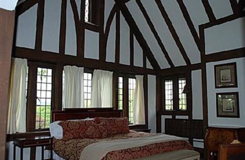 Ringwood Bed & Breakfast | The Castle at Skylands Manor