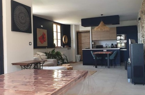 Vieugy Apartment | The castle