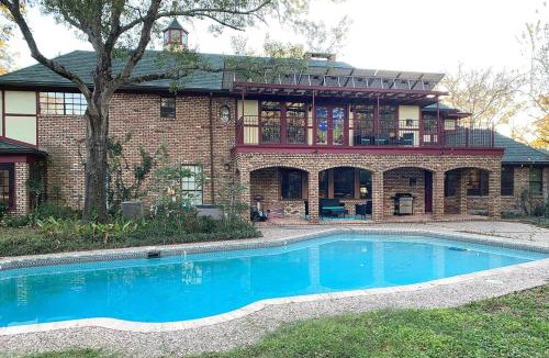 Harvey Hillsides Villa | The Castle Hideaway