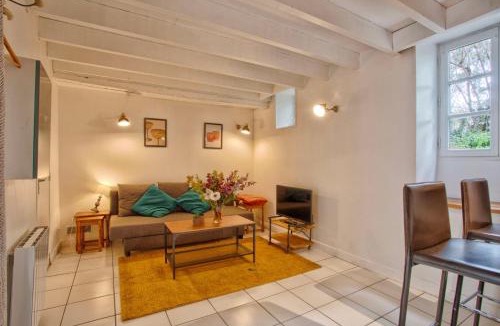 Saint-Julien House | The castle house
