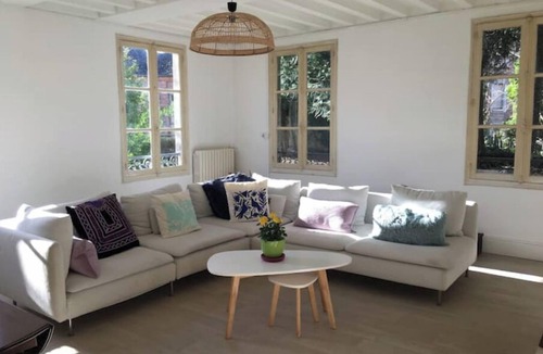 Vic-sur-Aisne House | The Castle House