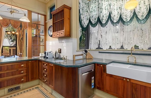 Lilli Pilli House | The Castle Lilli Pilli Beach