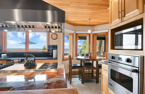 Sunny Shores House | The Castle