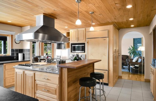 Sunny Shores House | The Castle