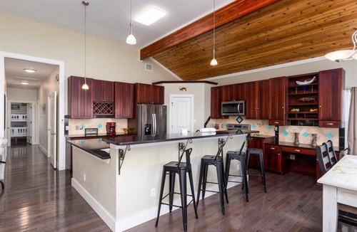 Rockport House | The Cat's Meow | Pet Friendly, New Pool, Bay View!