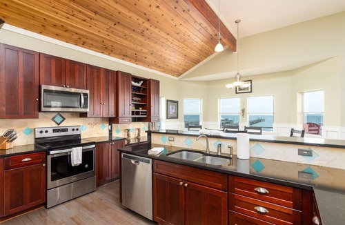 Rockport House | The Cat's Meow | Pet Friendly, New Pool, Bay View!