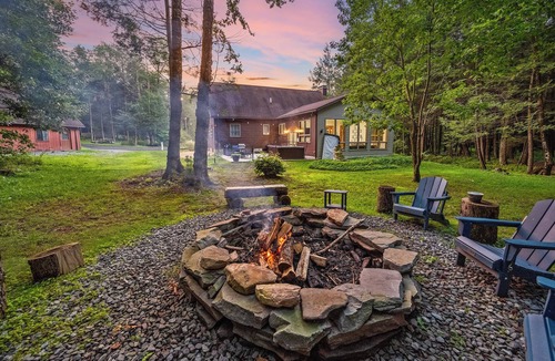 Parksville Ski Chalet | The Catskill Getaway Near Bethel Woods & Hiking & HOT TUB