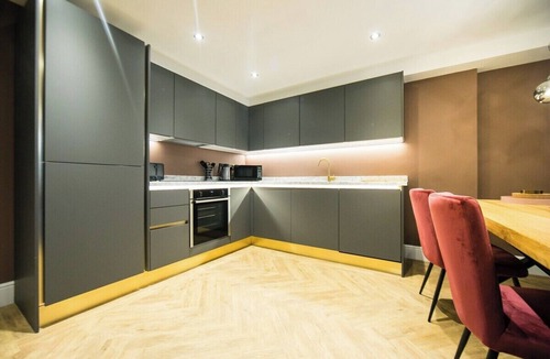 Buxton Apartment | The Cavern Suite at Foxlow Grange