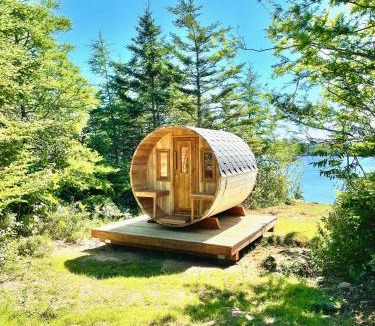 Salmon River Road House | The Cedar at Mira Riverfront Getaway