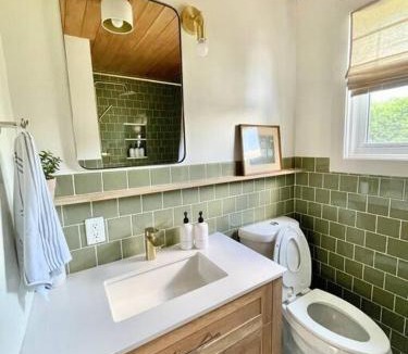 Salmon River Road House | The Cedar at Mira Riverfront Getaway