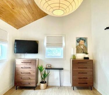 Salmon River Road House | The Cedar at Mira Riverfront Getaway