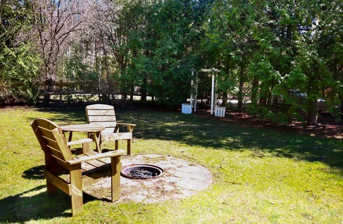 Bayfield Cottage | The Cedar Hideaway - Quiet Area, Private Yard close to Downtown and Beach!☀️🌊⛱️