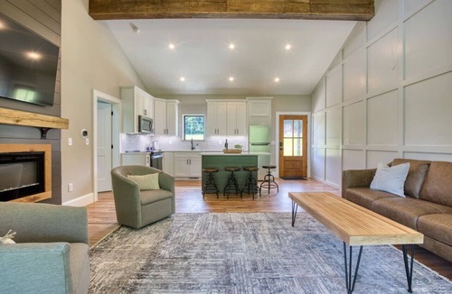 Johnson City Ski Chalet | The Cedars Chalet on The Watauga River