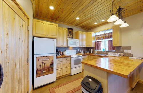 Blanding Cabin | The Cedars Country Cottage