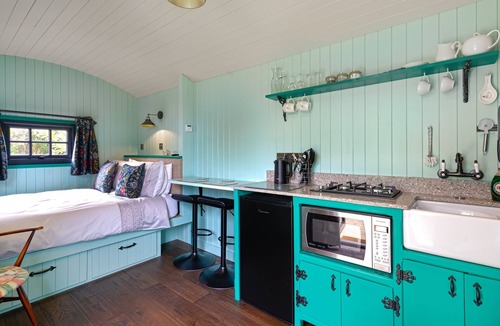 Redruth Ski Chalet | The Cedars