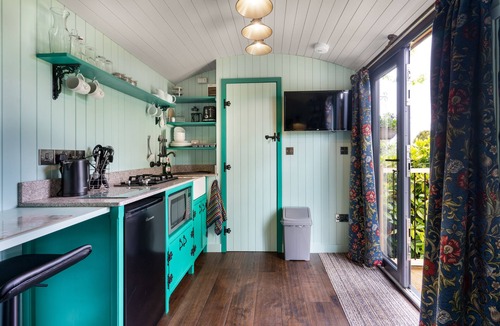 Redruth Ski Chalet | The Cedars