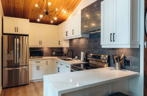 Eagle Lake Cottage | The Cedars Haliburton: Cedars East - lakeside cottage with sauna