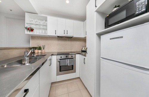 Auckland Central Business District Apartment | The Celebrity - Viaduct