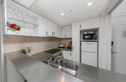 Auckland Central Business District Apartment | The Celebrity - Viaduct