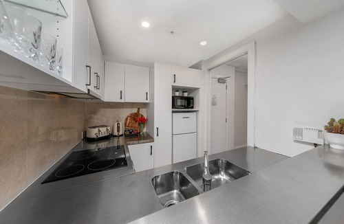 Auckland Central Business District Apartment | The Celebrity - Viaduct