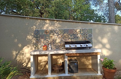 Pourcieux House | The centenary oak tree