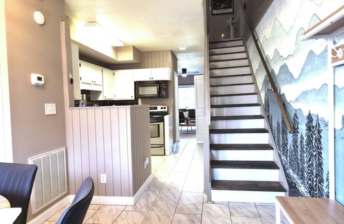 Pigeon Forge Condo | The Centre Condo: Best Location, Pigeon Forge, King Bed