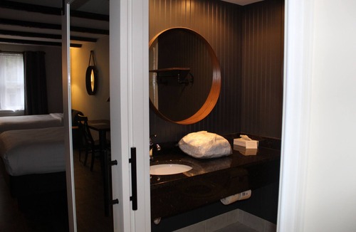 Latham Hotel | The Century House Latham - North Albany, an Ascend Collection Hotel