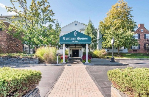 Latham Hotel | The Century House Latham - North Albany, an Ascend Collection Hotel