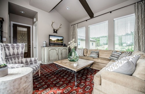 Spring Branch House | The Century Oak: 3-Unit Estate next to Remi's Ridge & Hayes Hollow!