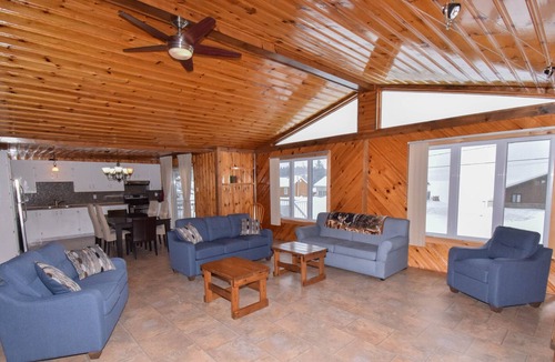 Lac-des-Plages House | The Chalet des Grands Pins