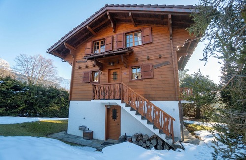 Barboleusaz Ski Chalet | The chalet is ideally located in a quiet area just above the Place de la Barboleuse in Gryon with it