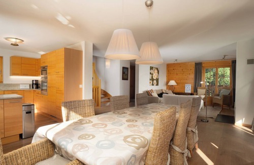 Ollon Ski Chalet | The chalet is located in Chesières, just next to Villars, 1.5km from the departure of the Roc d'Orsa