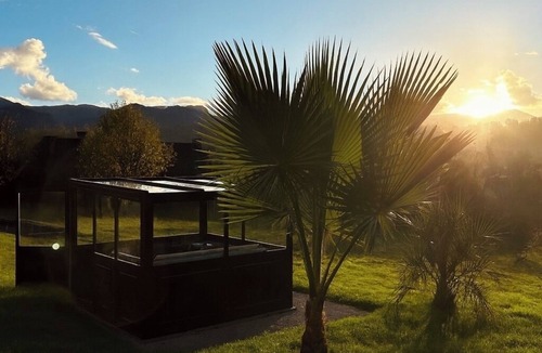 Loubajac House | THE CHALUXE BUALA WITH HEATED POOL AND JACUZZI