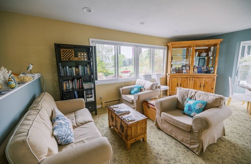 Friday Harbor Bed & Breakfast | The Chamomile Room with en suite bathroom