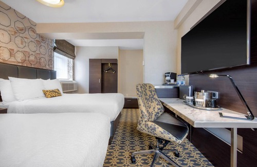 Orillia Hotel | The Champlain Waterfront Hotel, an Ascend Collection Hotel