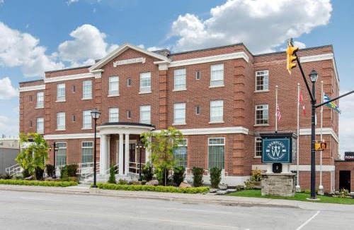 Orillia Hotel | The Champlain Waterfront Hotel, an Ascend Collection Hotel