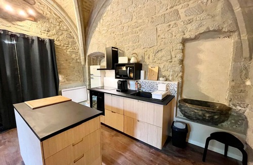 Alzonne Apartment | The chapel - atypical and comfortable