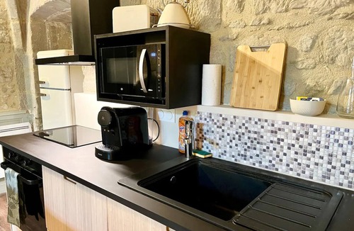 Alzonne Apartment | The chapel - atypical and comfortable