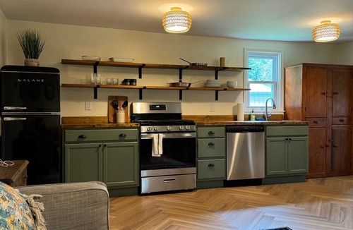 Skaneateles Cottage | The Chapman House - Two Bedroom Cottage, Sleeps 6