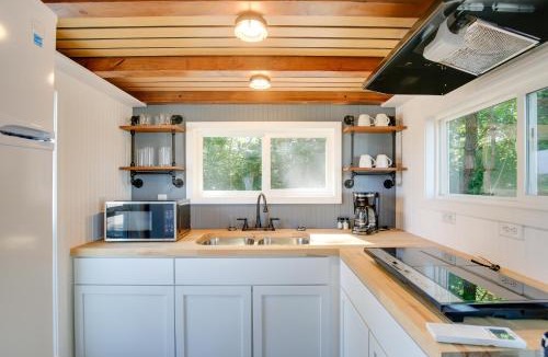 Defiance Apartment | 'The Chardonnay Chalet' Defiance Studio Trail!