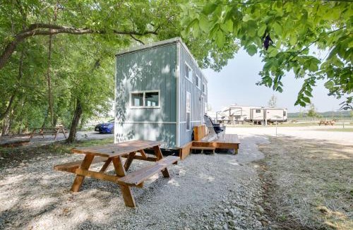 Defiance Apartment | 'The Chardonnay Chalet' Defiance Studio Trail!