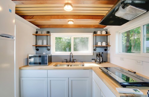 Defiance Apartment | 'The Chardonnay Chalet' Defiance Studio Trail!