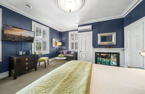 Historic Old Town Hotel | The Charles Hotel