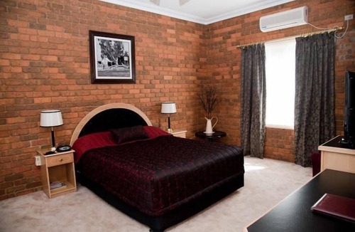 Cobram Hotel | The Charles Sturt Motor Inn