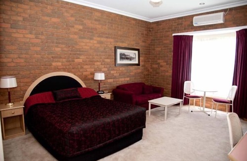 Cobram Hotel | The Charles Sturt Motor Inn