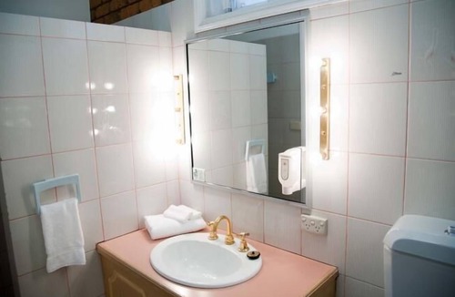 Cobram Hotel | The Charles Sturt Motor Inn