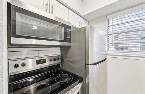 Buckingham Apartment | The Charlie 4147 I Spacious and Comfy 1 Bed 1 Bath