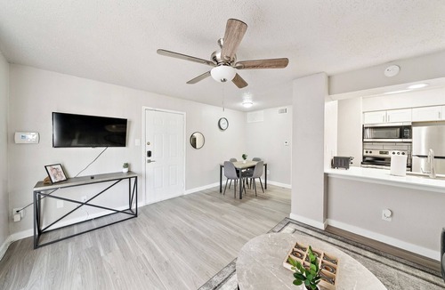 Buckingham Apartment | The Charlie 4147 I Spacious and Comfy 1 Bed 1 Bath