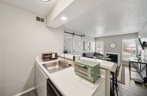 Buckingham Apartment | The Charlie 8105 I Spacious and Comfy 1 Bed 1 Bath