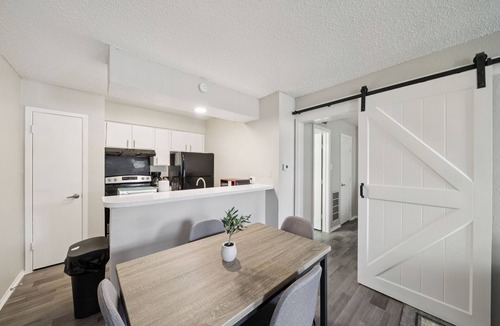 Buckingham Apartment | The Charlie 8105 I Spacious and Comfy 1 Bed 1 Bath